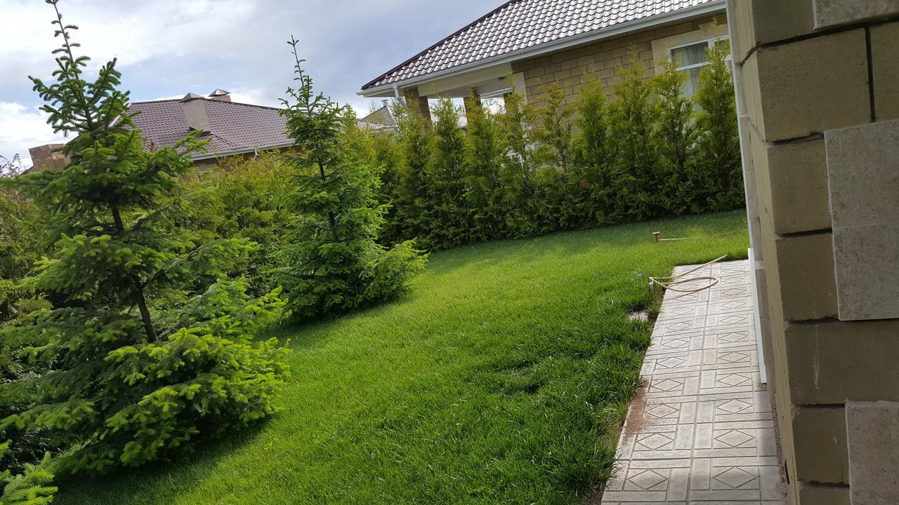 Karven Four Seasons Hotel Chon-Sary-Oy Eksteriør billede
